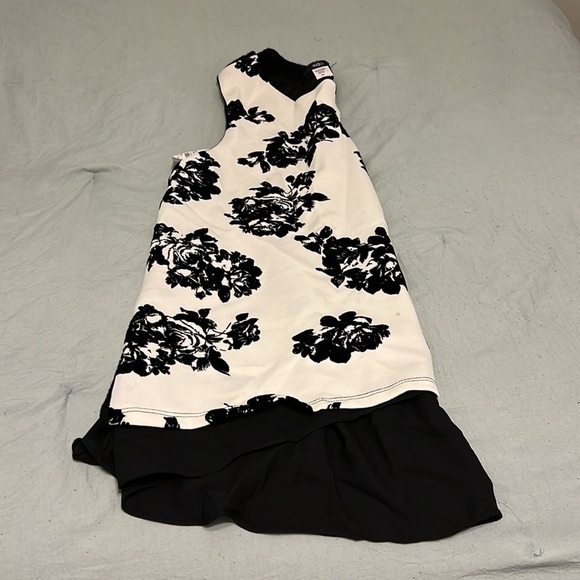 Women’s tops, white tee with design, pink cardigan and blk and white blouse. - Picture 10 of 13